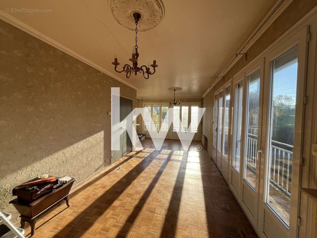 Maison à SAINT-PANTALEON-DE-LARCHE