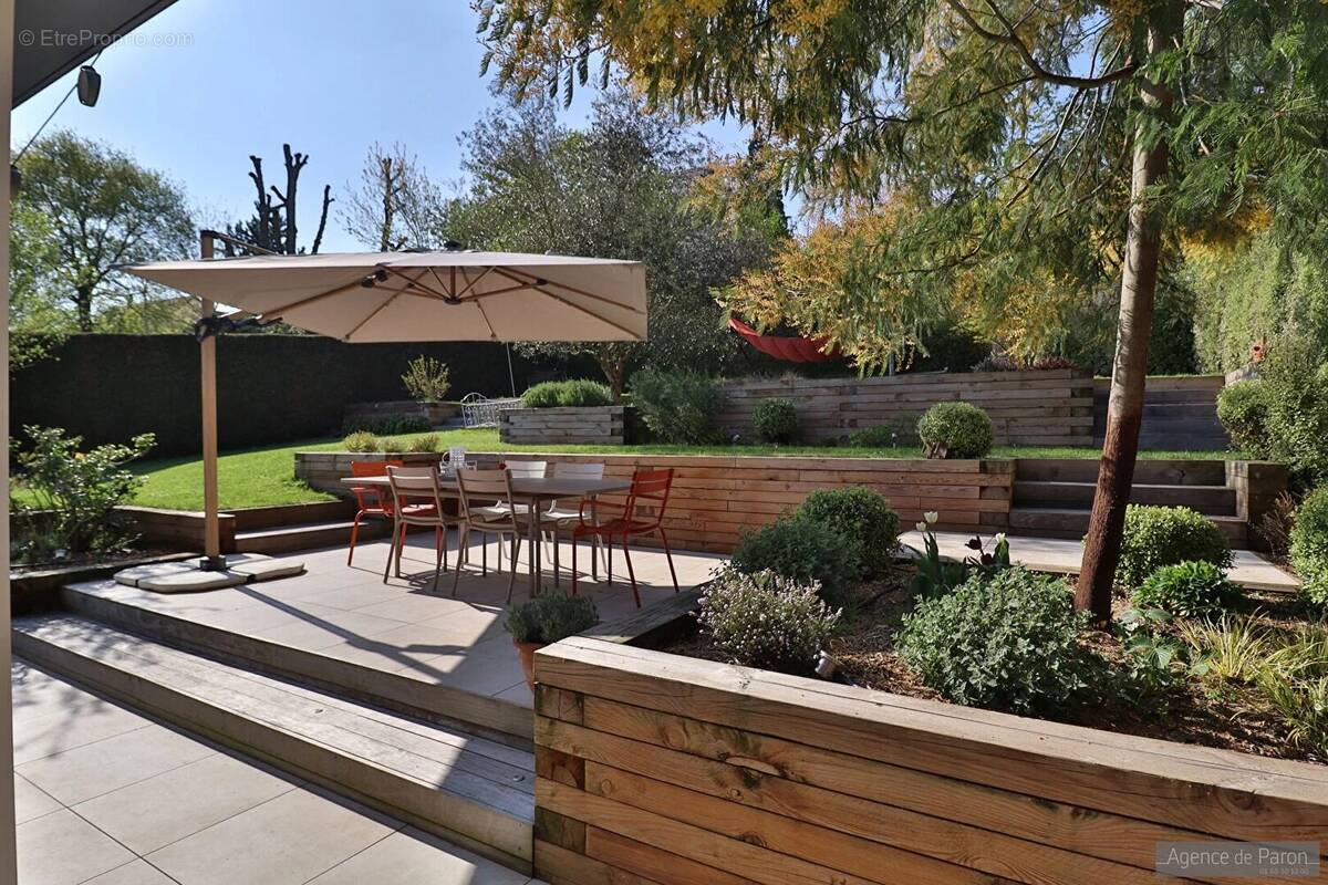 Maison à VERRIERES-LE-BUISSON