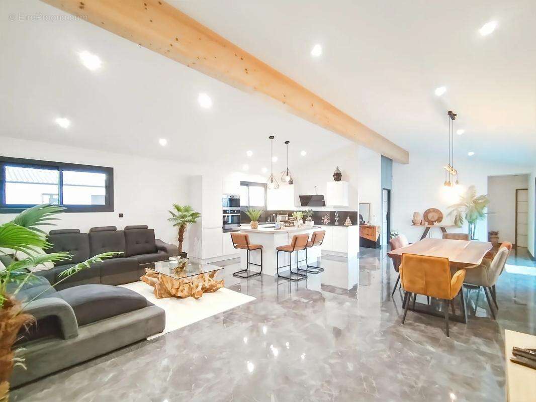 Maison à SAINT-SAUVEUR-D'AUNIS