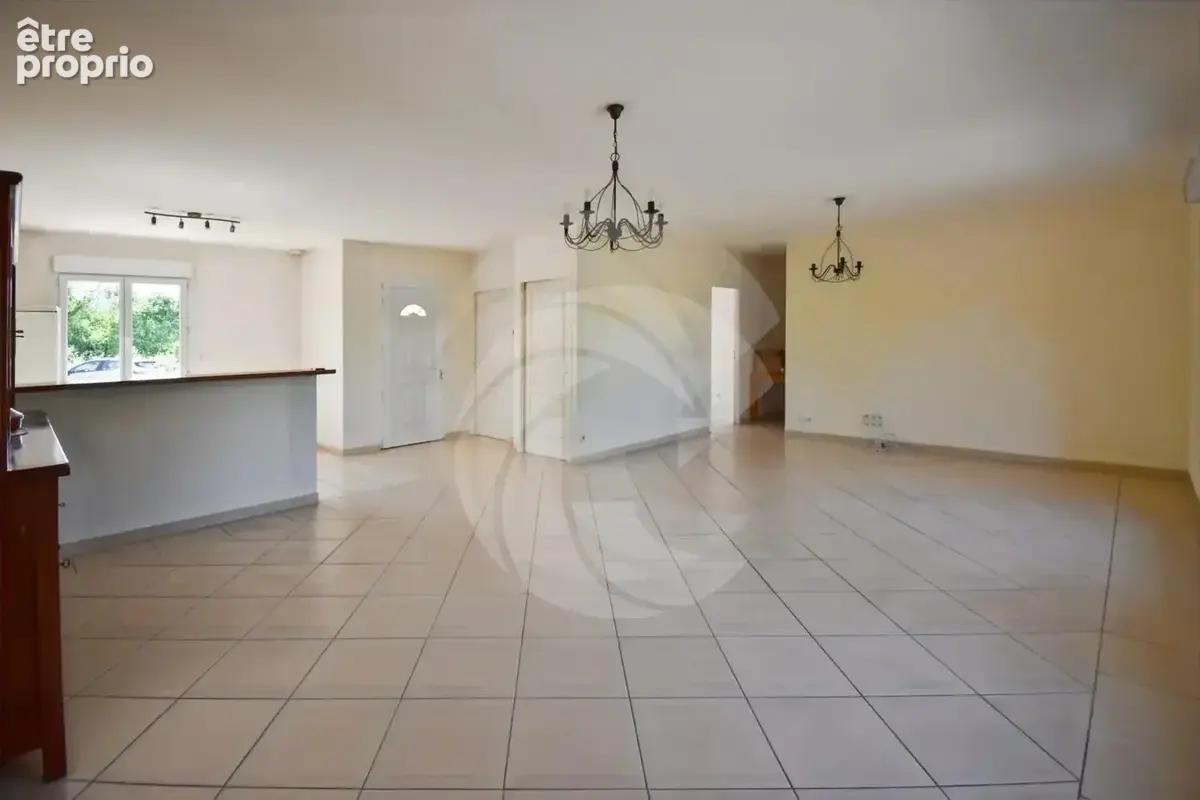 Maison T5 de 2003 avec sous-sol complet et grand terrain à Mirabel - photo 3