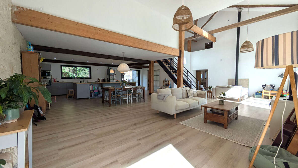 Maison à SAINT-MARTIN-L'ARS