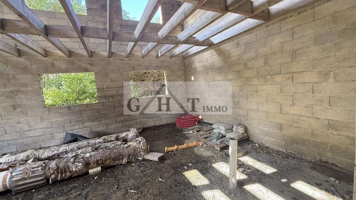 Commerce à VILLENOY