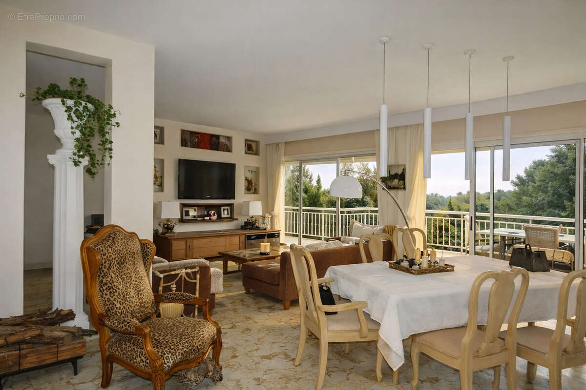 Maison à ROQUEBRUNE-SUR-ARGENS