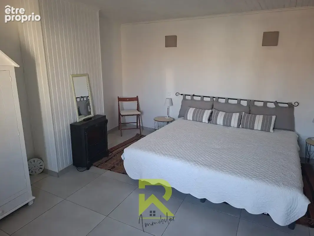 Charme de l'ancien & Confort moderne : Superbe maison de village à Cers (116 m2) avec 4 belles chambres - photo 10