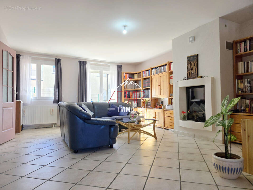 Maison à COLLONGES-SOUS-SALEVE