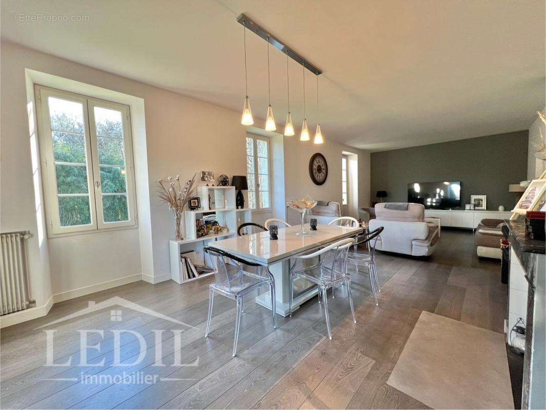 Maison à POUSSIGNAC