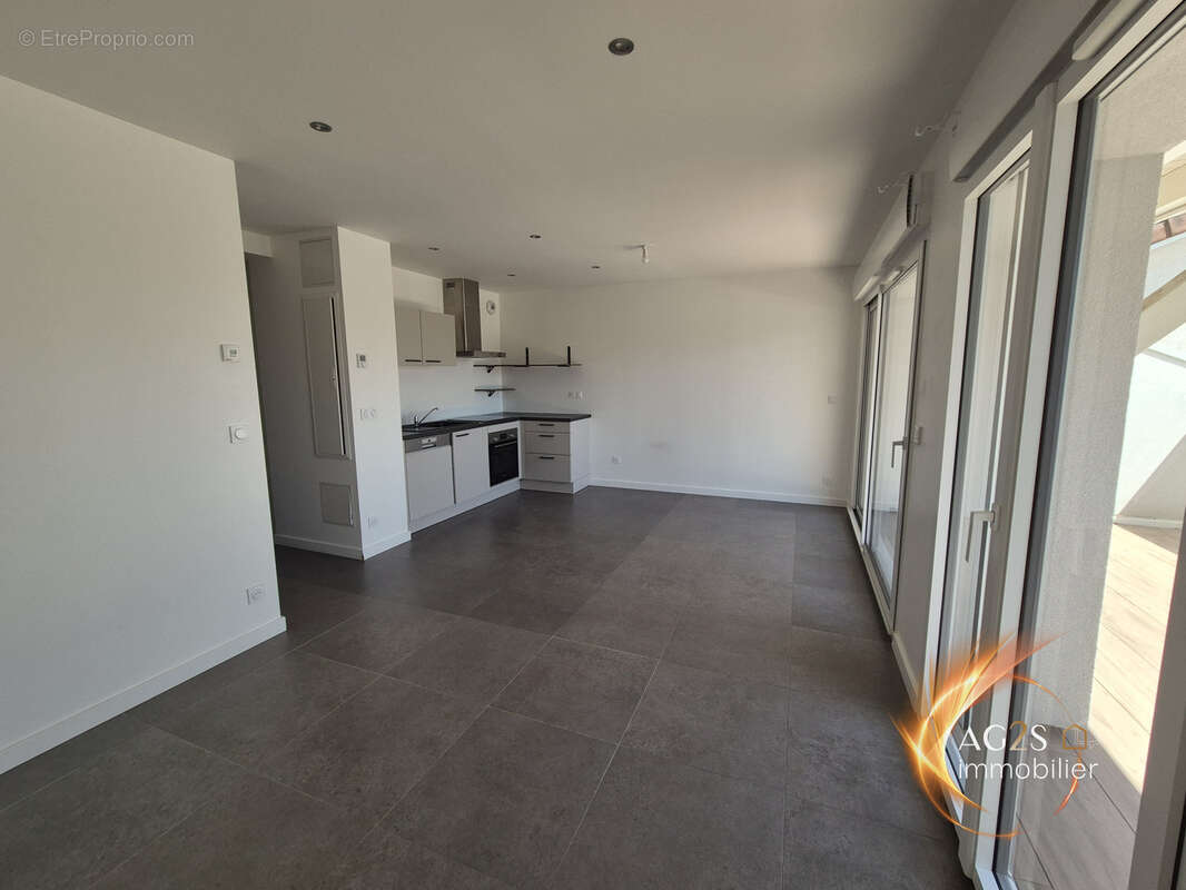 Appartement avec terrasse + 2 places parking privatives - petite résidence de 2021 sans charges - photo 6