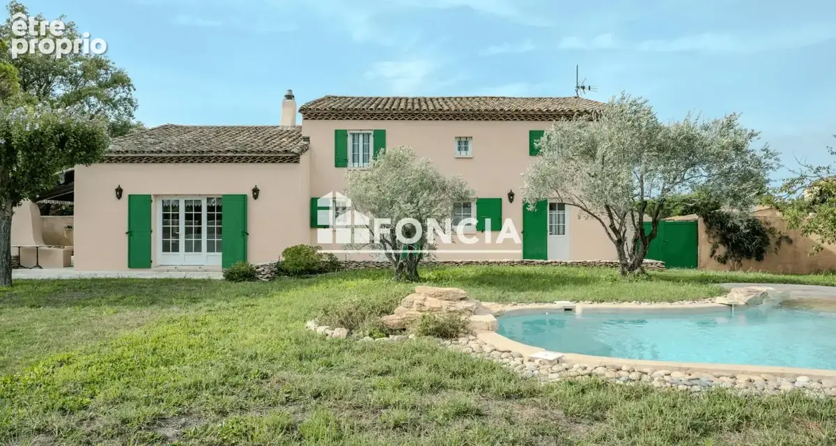 Maison à ENTRAIGUES-SUR-LA-SORGUE