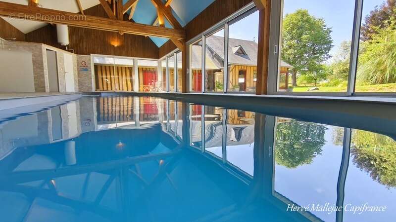 A 20 KMS de Fécamp. Ensemble immobilier comprenant 2 habitations (303 m²);1 piscine; triple garage; Terrain 5215 m² - photo 5