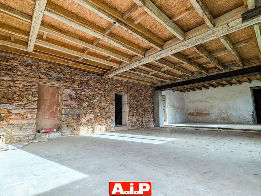 Maison à MONCOUTANT