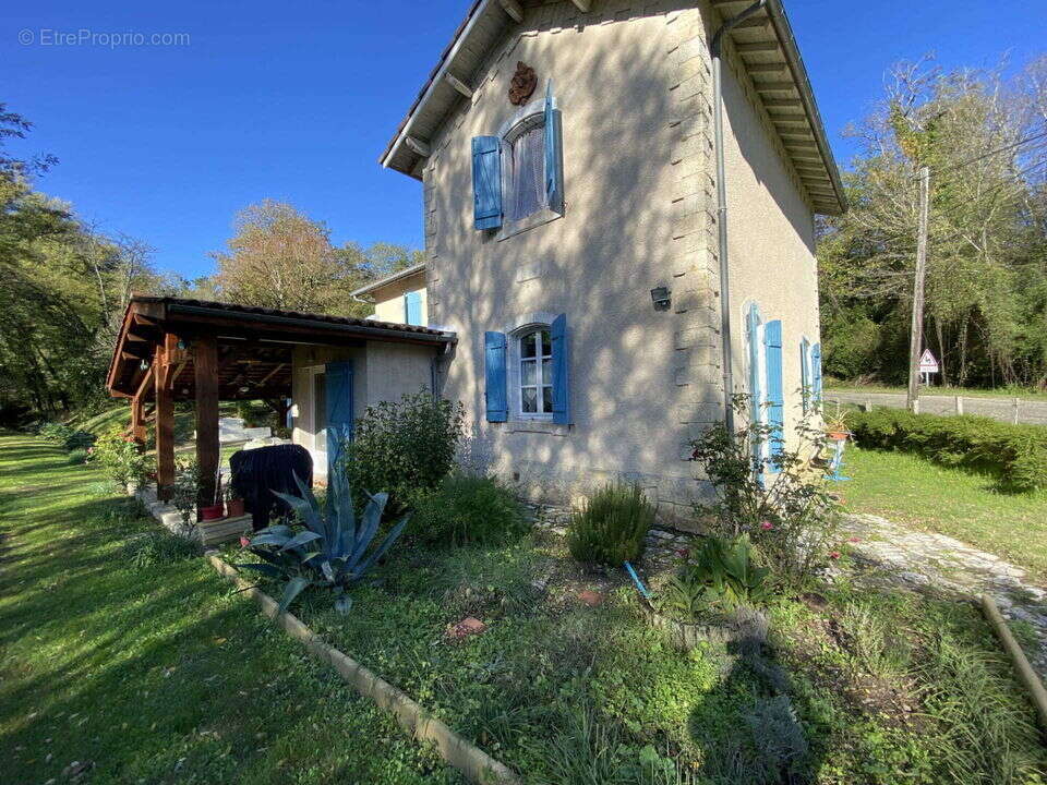 Maison à CASTELNAU-D'AUZAN