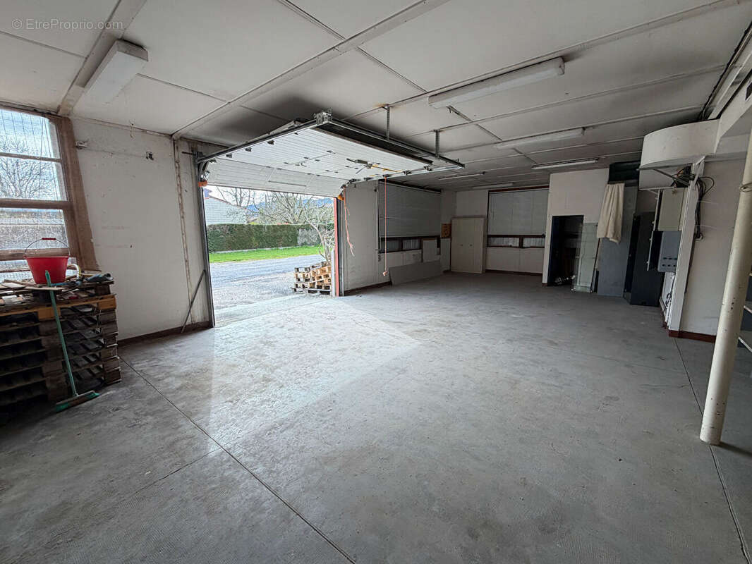 Commerce à CAUCALIERES