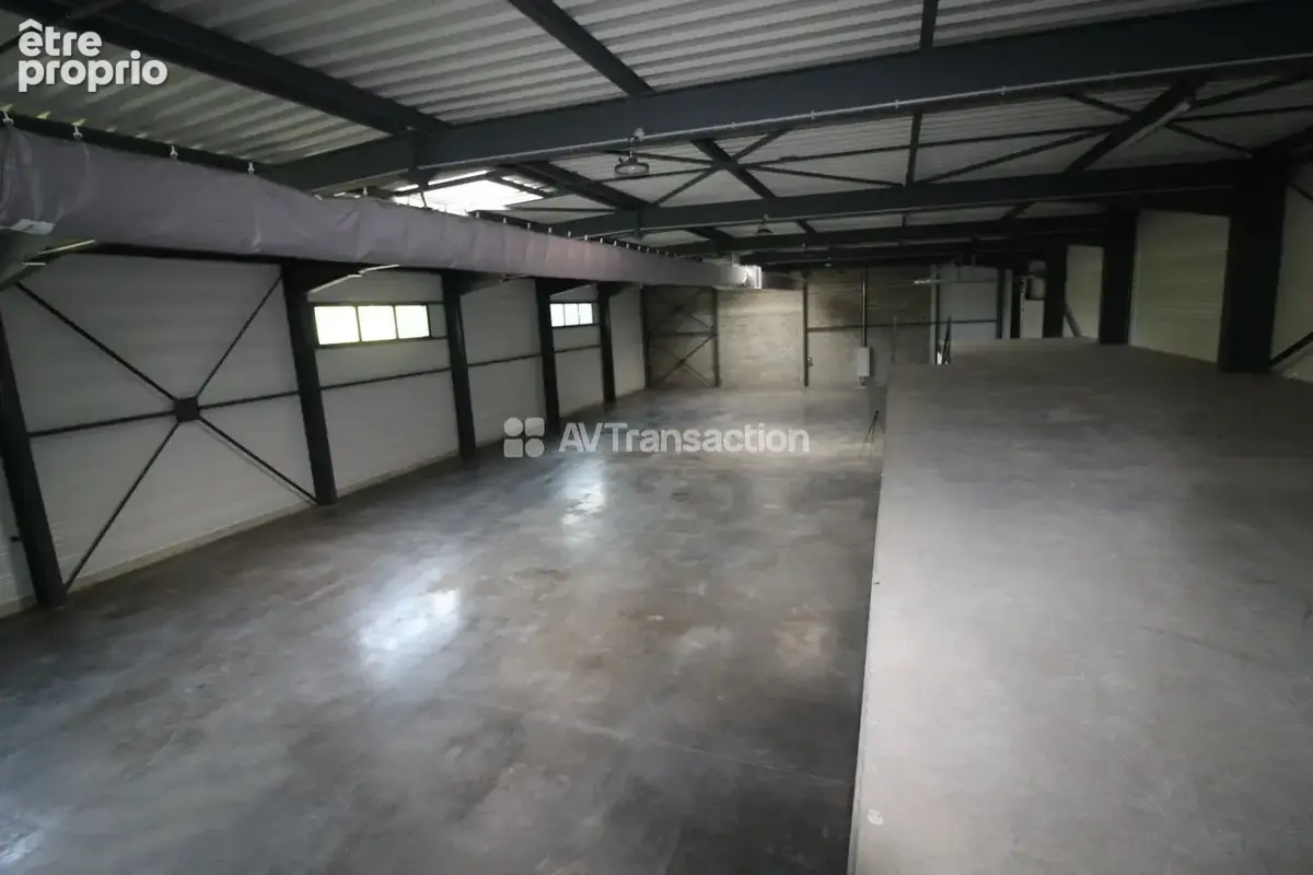 1379 m² à Aoste  - photo 6