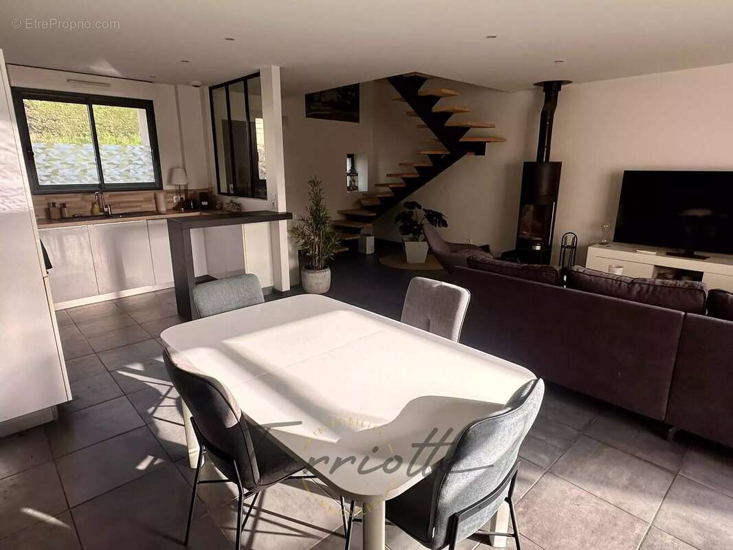 Maison à MALATAVERNE