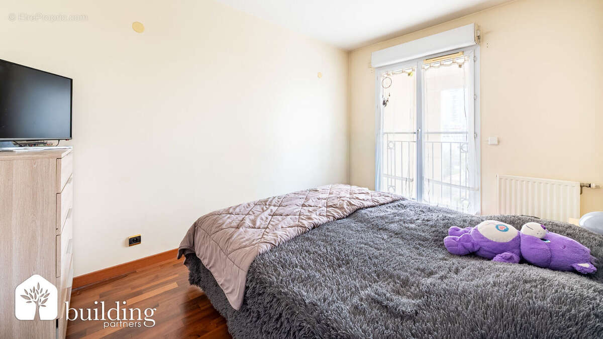 Courbevoie/Faubourg de l'Arche - Duplex familial 4 pièces de 103.54 m² avec 18.87 m² de terrasse, box et cave - photo 9