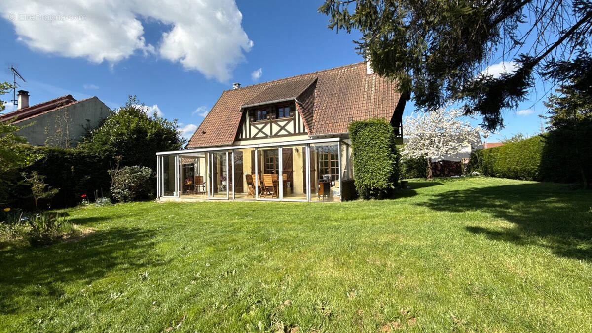 Maison à FRANQUEVILLE-SAINT-PIERRE