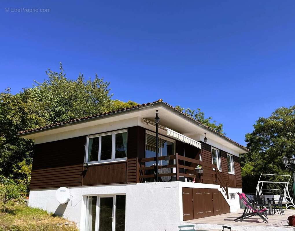 Maison à SALLES-LAVALETTE