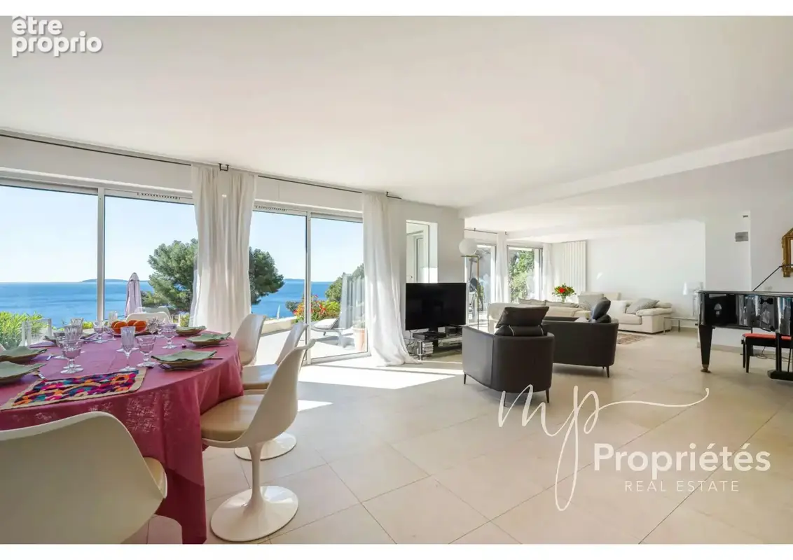 A VENDRE LE LAVANDOU AIGUEBELLE Charmante villa 192m² vue mer, piscine, garage - photo 6