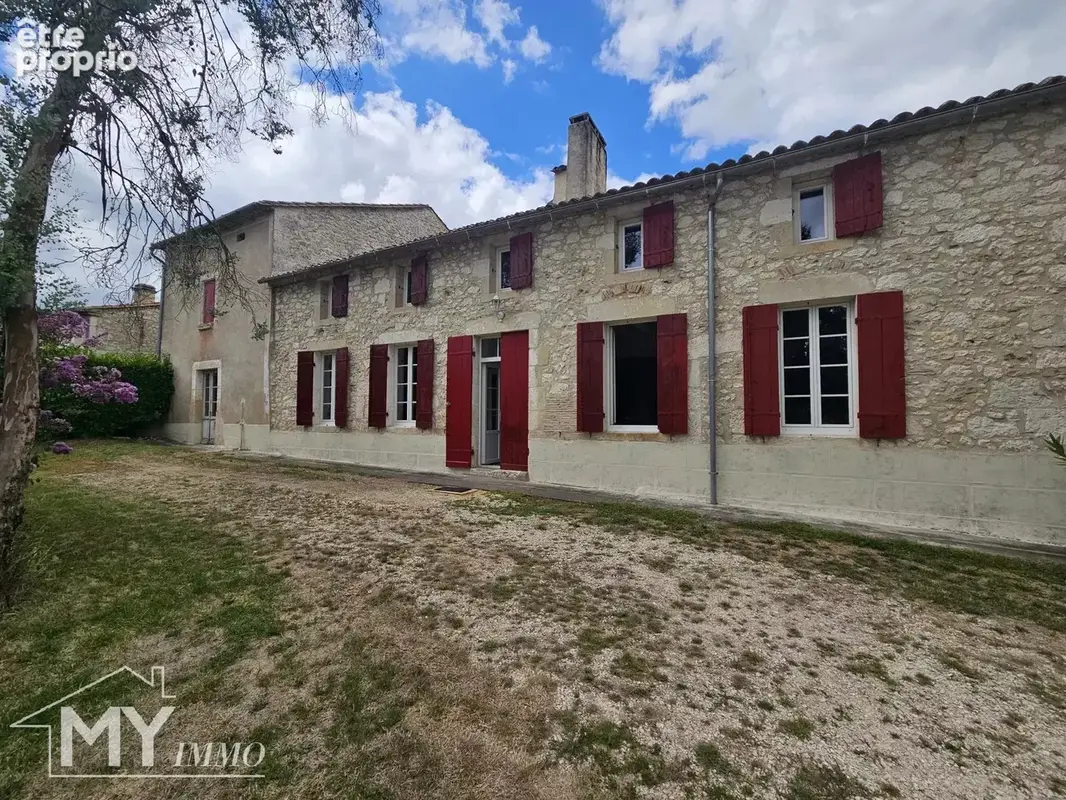St Antoine de Breuilh : Maison en pierre de 1855 avec dépendances et jardin clos – Cadre paisible - photo 2