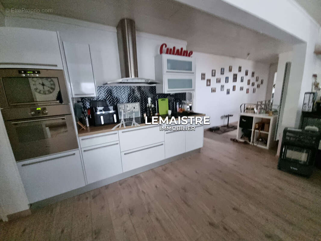 Ensemble immobilier commercial - ST-ROMAIN DE COLBOSC - 750 m² + appartement F4 - photo 13