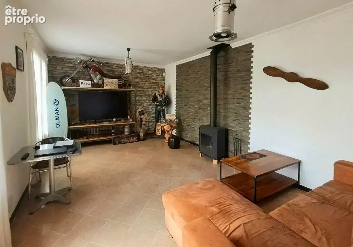 Maison dans une impasse, 90 m² habitables + 90 m² supplémentaires avec chambre et salle d'eau,  grand garage et jardin de 779 m² - photo 4