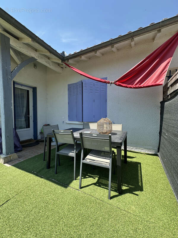 Ensemble immobilier rénové comprenant une maison principale et un gîte avec piscine - photo 12
