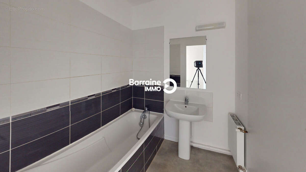 A vendre - lorient  centre ville - appartement recent de type 3 de 55m² avec balcon et garage - photo 13