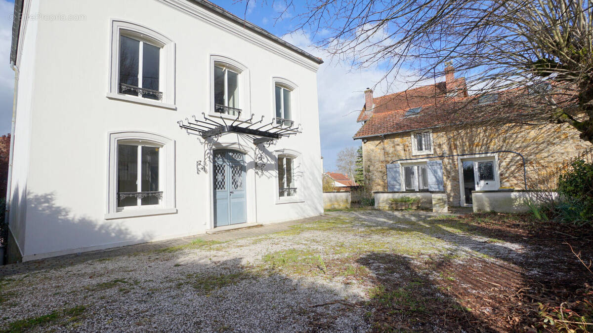 Maison à MEZIERES-SUR-SEINE