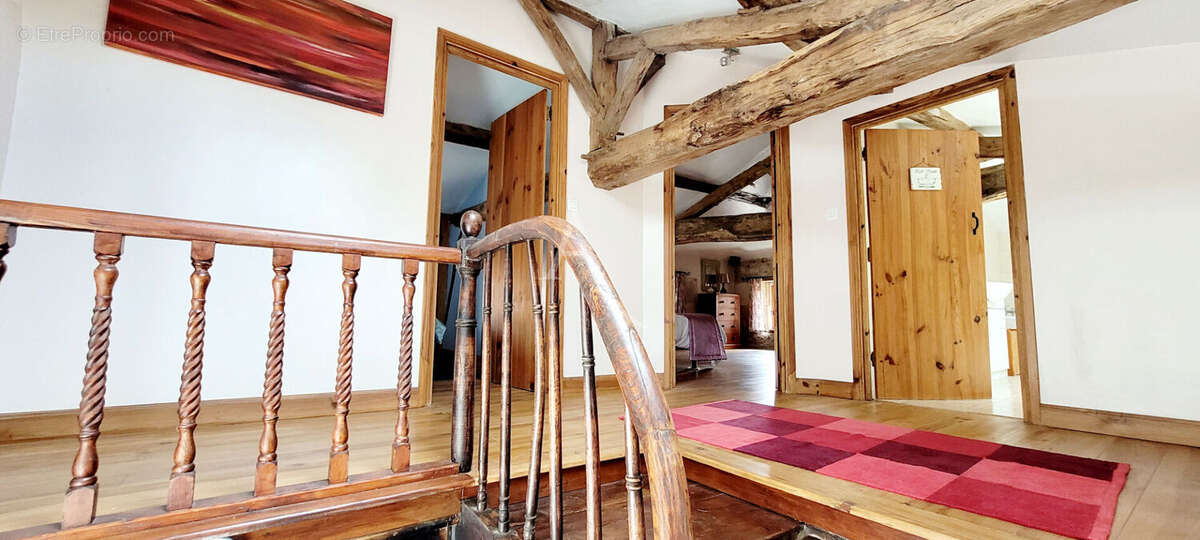 Maison Charentaise de 5 Chambres avec garage et dépendances - photo 12