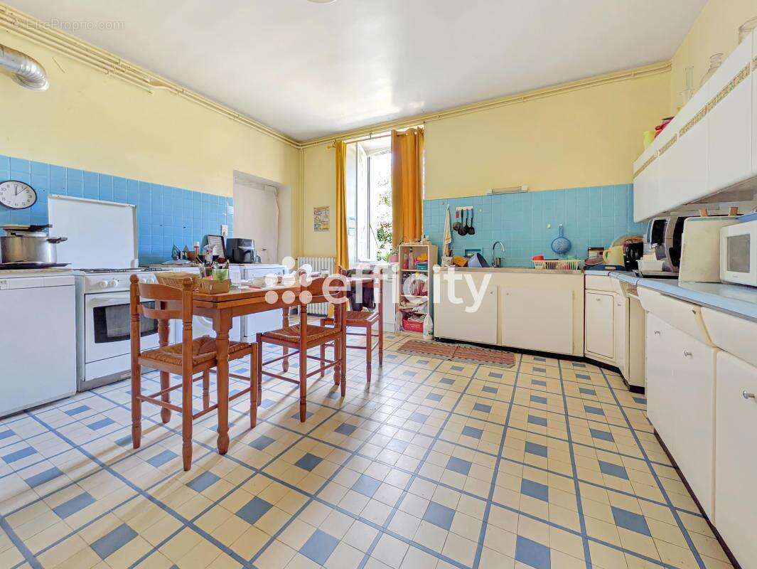 Maison 554 m² à Isle  - photo 11