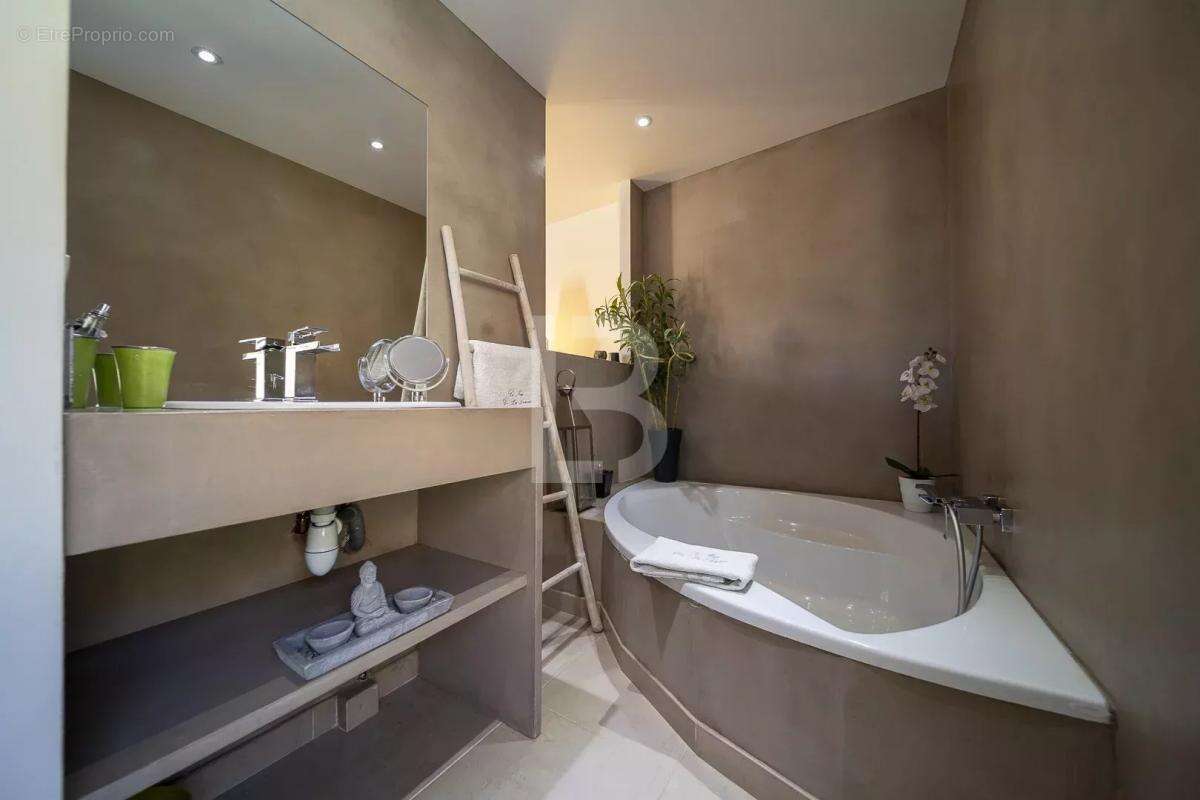 Maison à TOURRETTES-SUR-LOUP