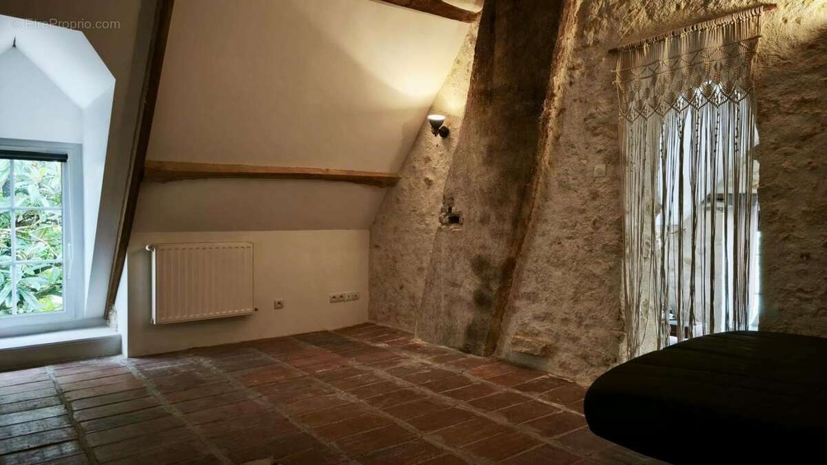 Maison à MOULINS-SUR-YEVRE