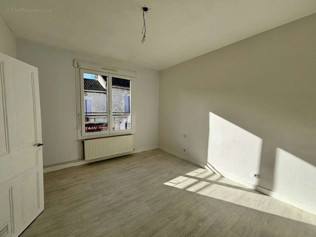 Maison à MONTAIGU-DE-QUERCY