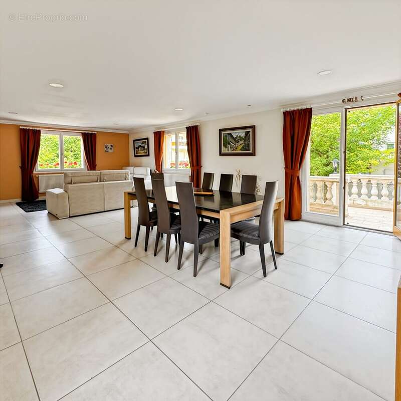 Maison à BRY-SUR-MARNE