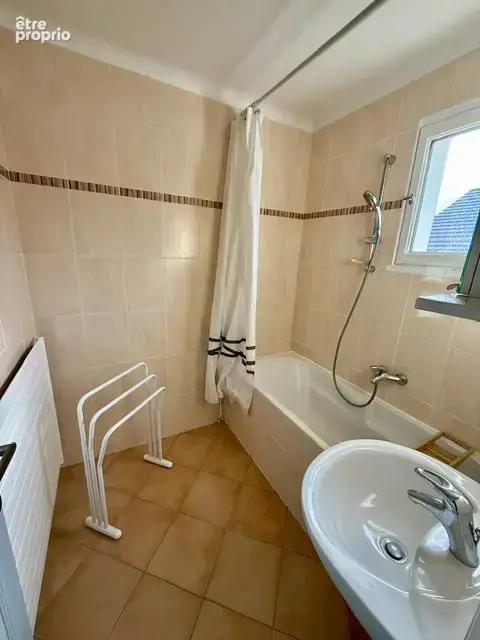 Divonne-les-Bains   T4 de 94 m2 avec balcon, cave et 2 stationnements - photo 15
