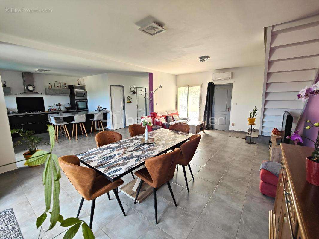 Montredon des corbières – villa r+1 - 120m² habitable - 3 chambres – dressing – climatisation réversible -  garage – piscine en  - photo 4