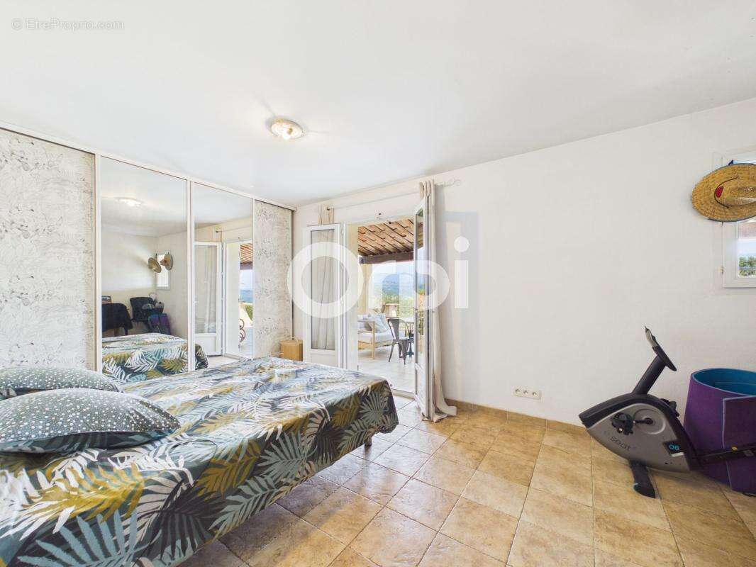Villa individuelle renovee – vue panoramique - calme absolu - belles prestations - piscine / bassin poissons - jardin - photo 16