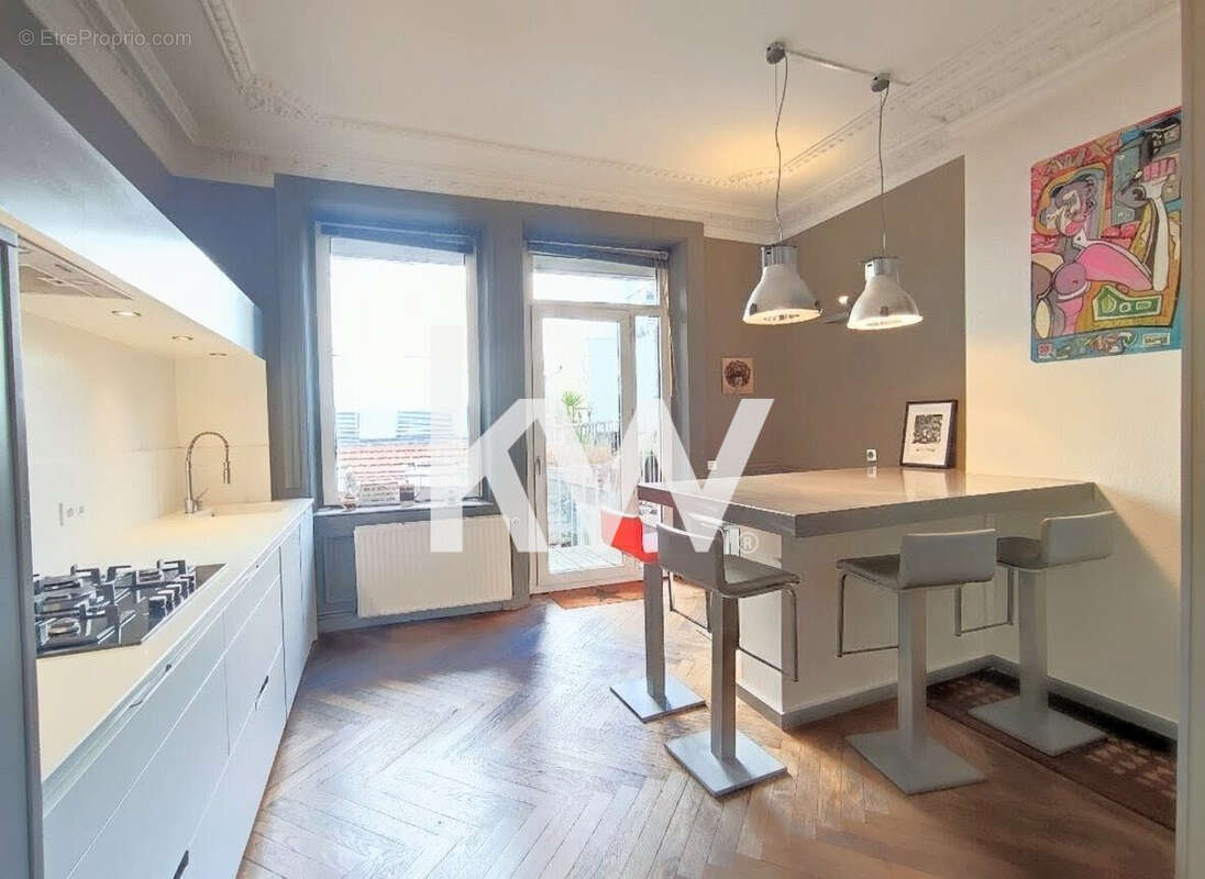 Appartement 215 m² à Saint-Etienne  - photo 5
