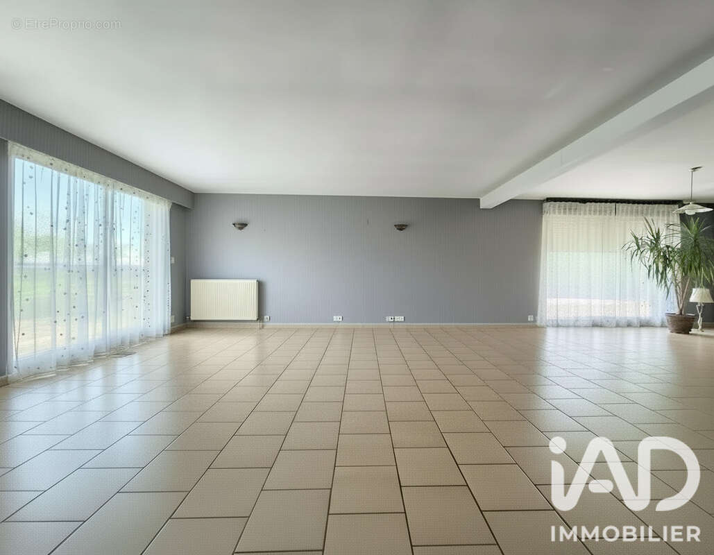 Maison 220 m² à Sainte-Radegonde  - photo 5