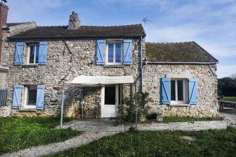 Maison à LIVILLIERS