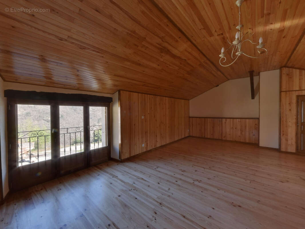 Maison à SAINT-BARTHELEMY-LE-MEIL