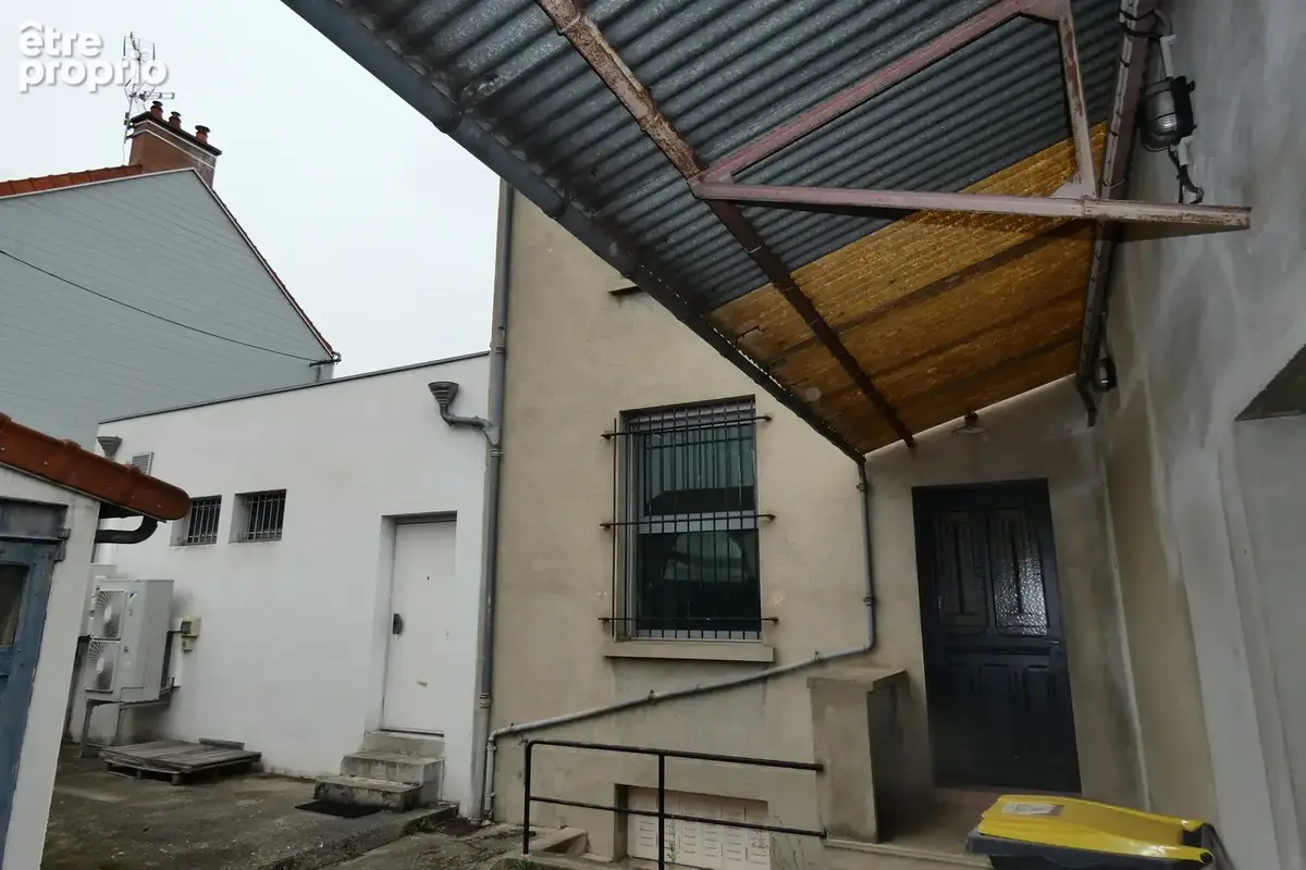 MONTLUCON CENTRE Immeuble avec local commercial, habitation et deux garages - photo 12