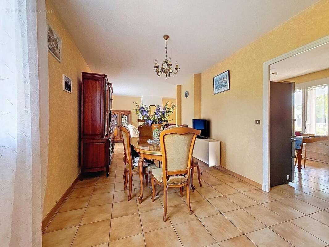 Photo 5 - Maison à VILLENEUVE-LA-COMPTAL