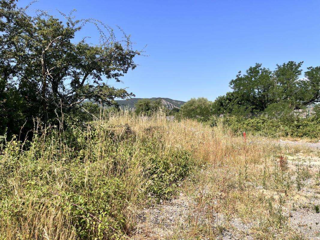 Terrain à VALLON-PONT-D'ARC