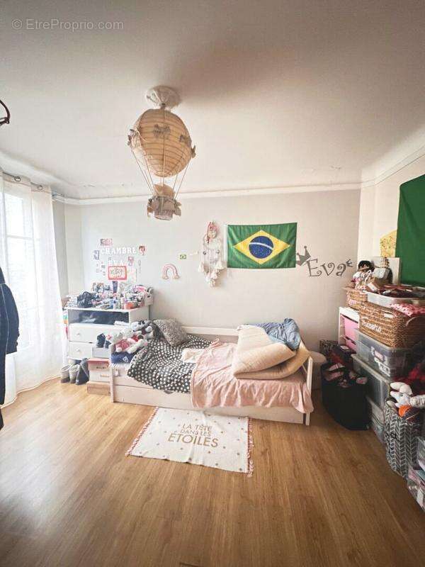 Appartement à COURBEVOIE