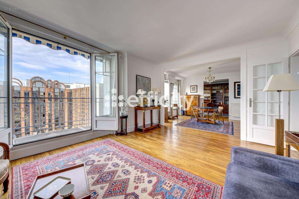 Appartement à LEVALLOIS-PERRET