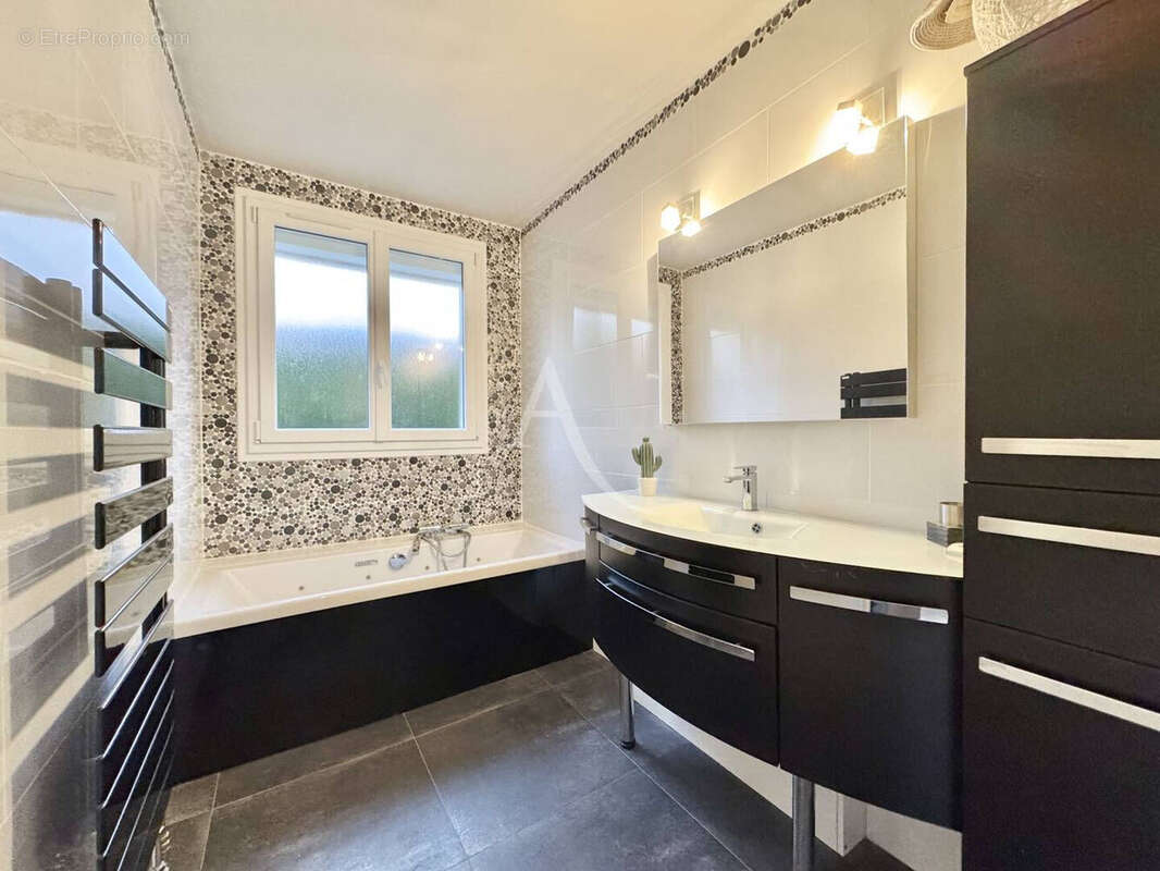 Maison à OZOIR-LA-FERRIERE