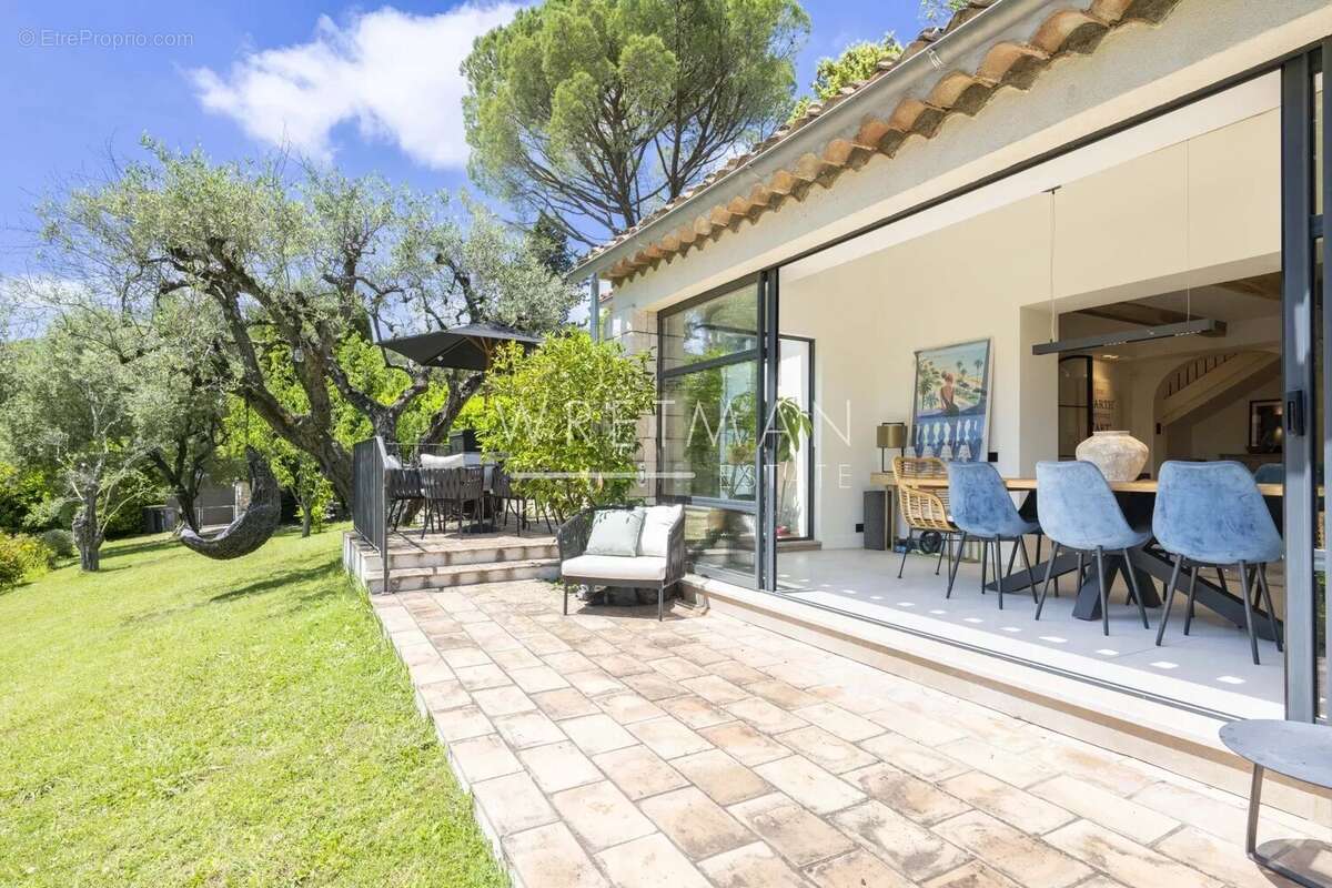 Maison à VALBONNE