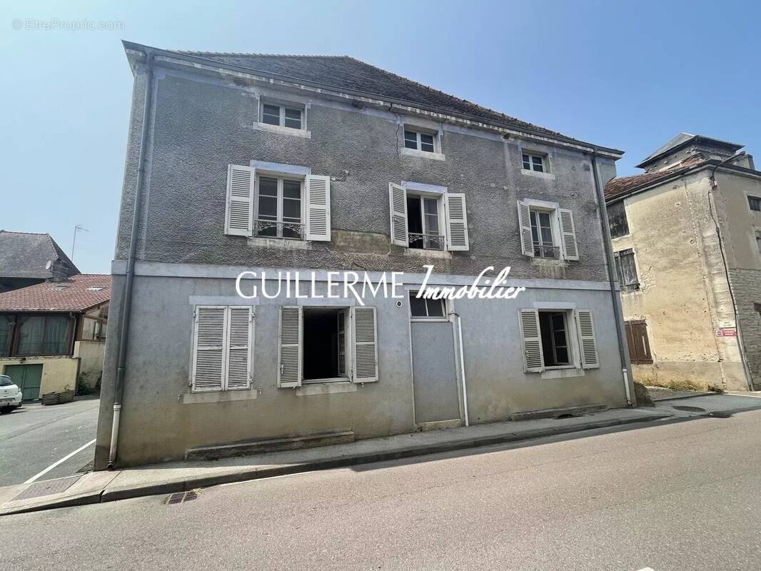 Appartement à SALORNAY-SUR-GUYE