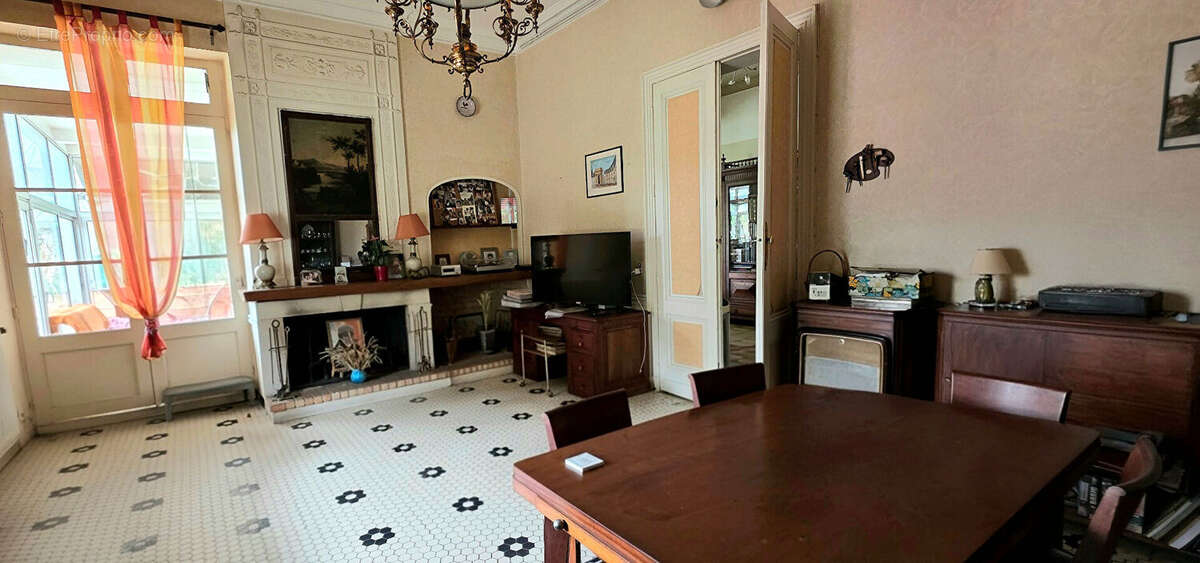 Maison à AYGUEMORTE-LES-GRAVES